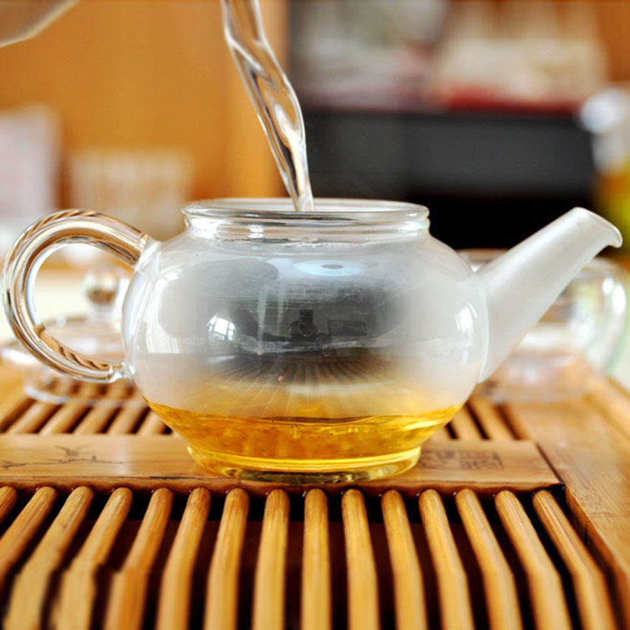Использованная чайная заварка. Чай в чайнике. Стеклянный чайник. Чайник с чаем. Чайник для заварки чая.